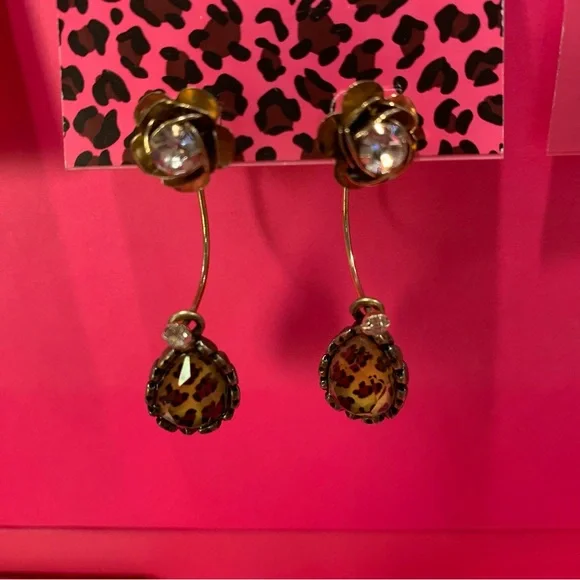 BETSEY JOHNSON- Gold Tone Leopard Drop Earrings - Picture 2 of 4